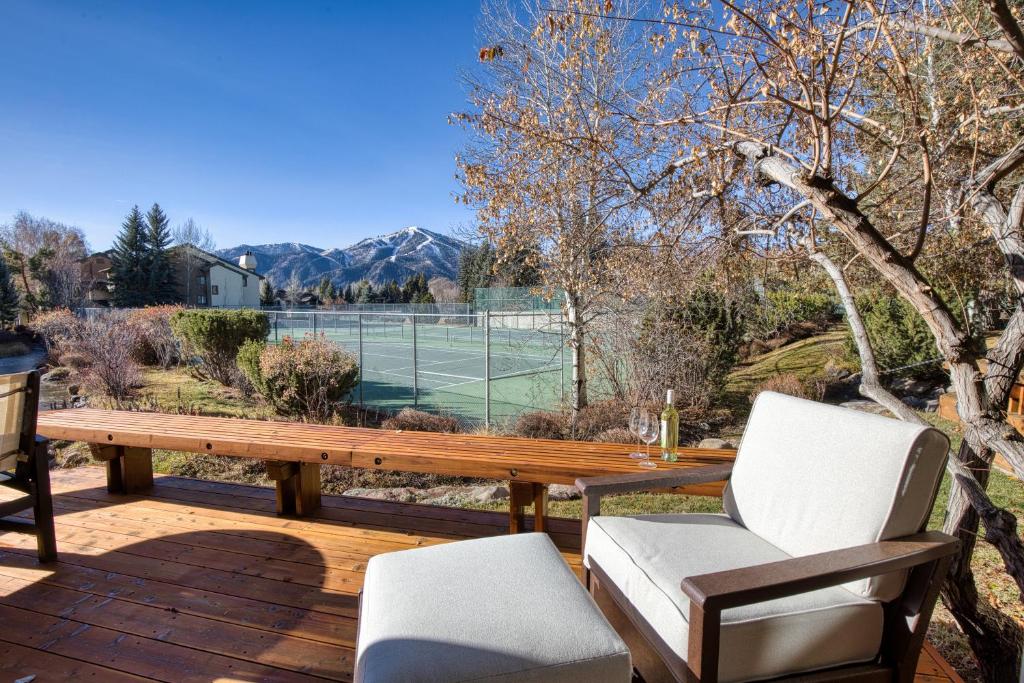 Wildflower Resort Stay - Sun Valley Condo with King Bed and Mtn Views