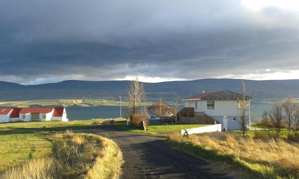 Glæsibær 2 Guesthouse and horsefarm