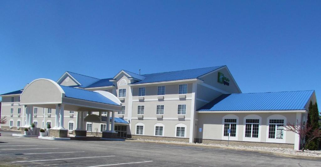 Holiday Inn Express Hotel & Suites Cadillac, an IHG Hotel