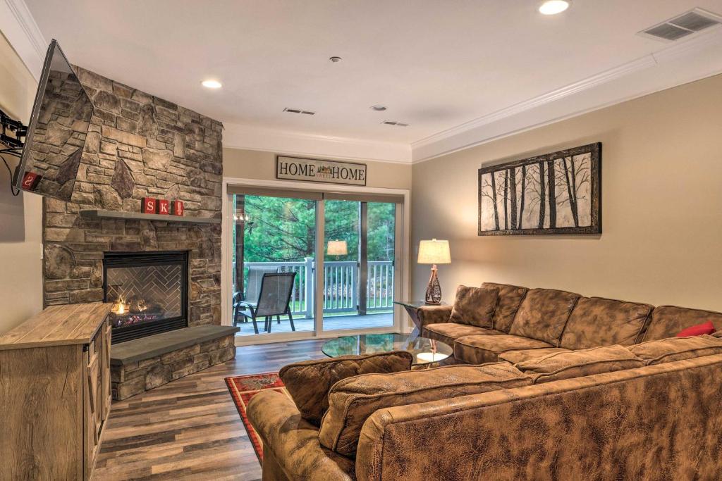 Relaxing Lincoln Condo with Fireplace and Shuttle