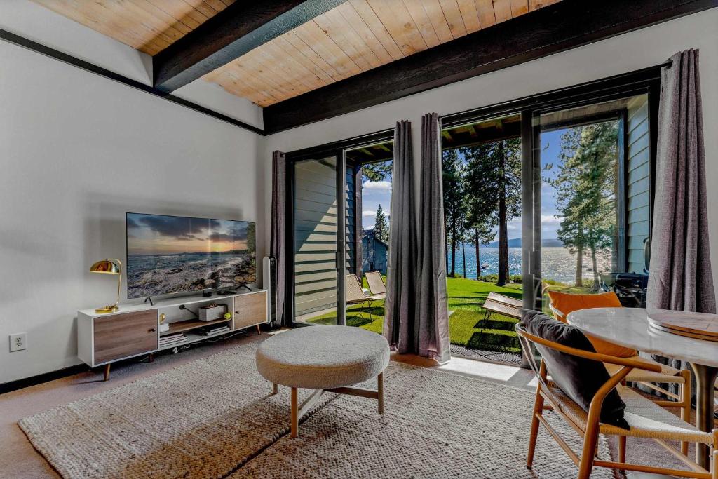 Lake Tahoe Vacation Rental w Patio & Pool Access