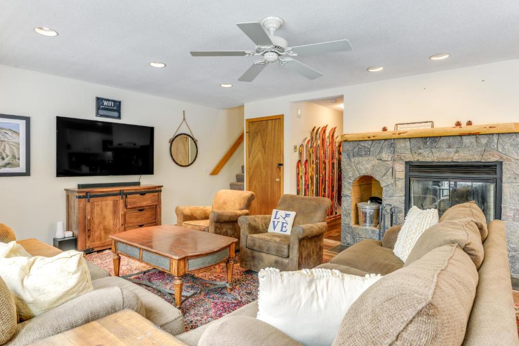 West Dover Townhome Near Mount Snow Shuttle Stop!