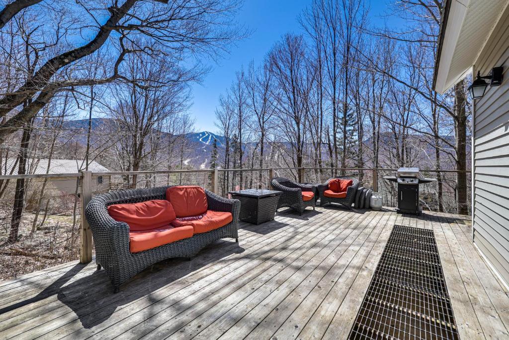 Jeffersonville Home with Deck Near Hiking and Climbing