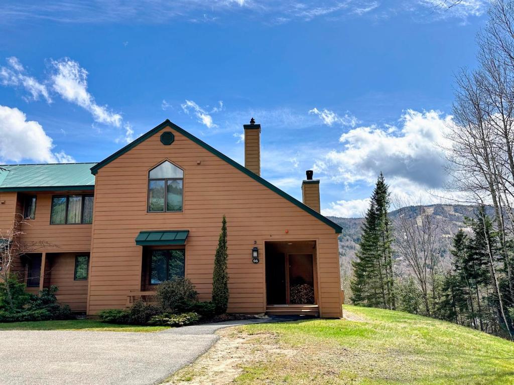 MWP66 End Unit with Gorgeous Mountain Views, Pool Table, Pool/Gym Passes!