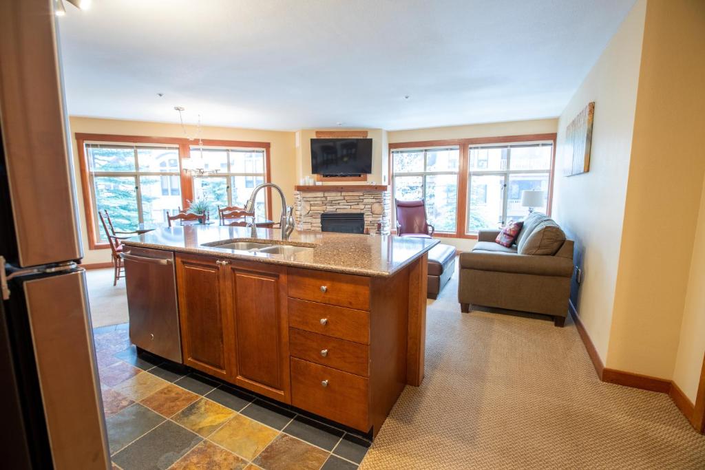 3305 - Two Bedroom Deluxe Powderhorn Lodge condo